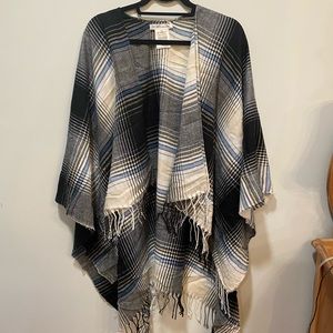 BCBG poncho